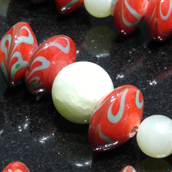 Chrysoprase Quartz Porcelain Bead Necklace Red Green White Toggle 1990s Vintage - Picture 9 of 10